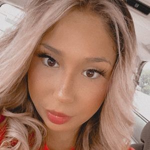 Meet your Posher, Leslie